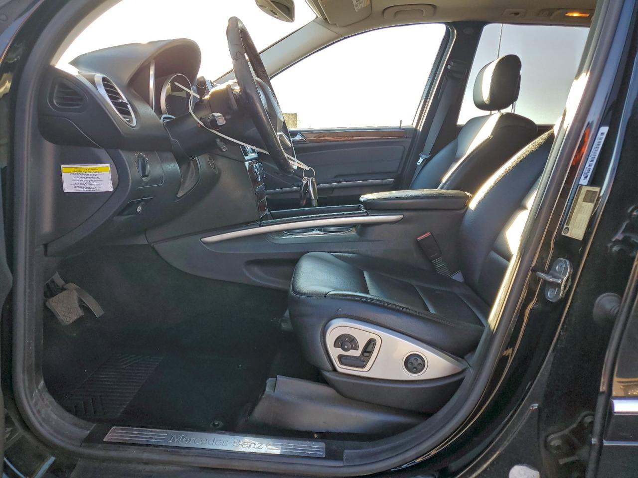 Mercedes-Benz M-Class 350 Image 8