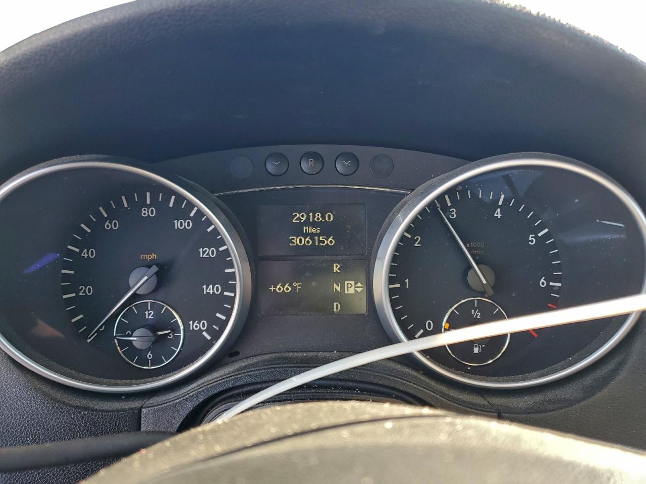 Mercedes-Benz M-Class 350 Image 7