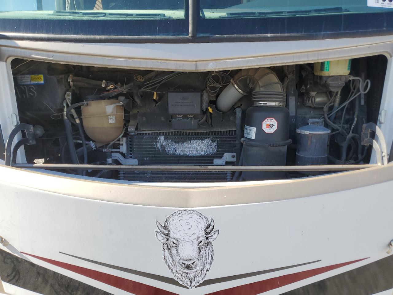 Ford F-550 Super Duty Stripped Chassis Image 5