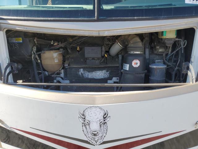 Ford F-550 Super Duty Stripped Chassis Image 5