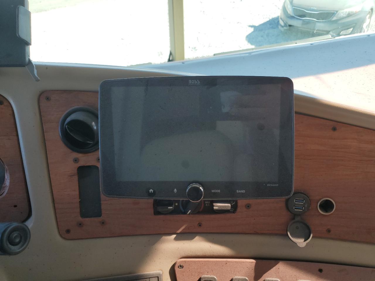 Ford F-550 Super Duty Stripped Chassis Image 9