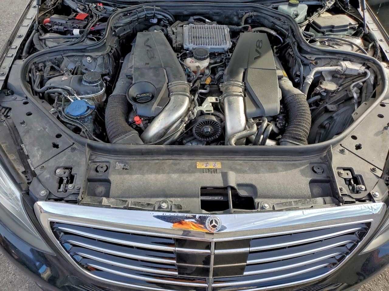 Mercedes-Benz S-Class 550 Image 3