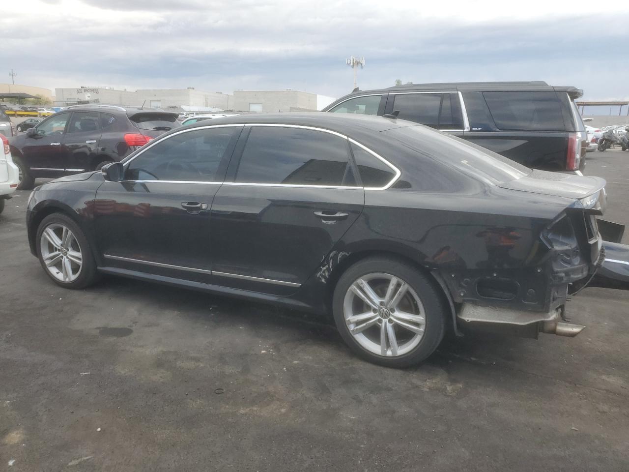 Volkswagen Passat Sel Image 3