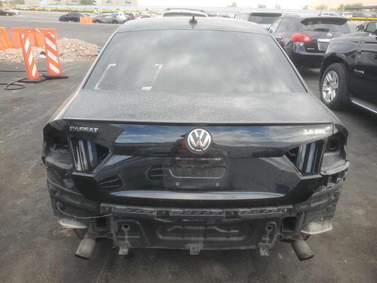 Volkswagen Passat Sel Image 5