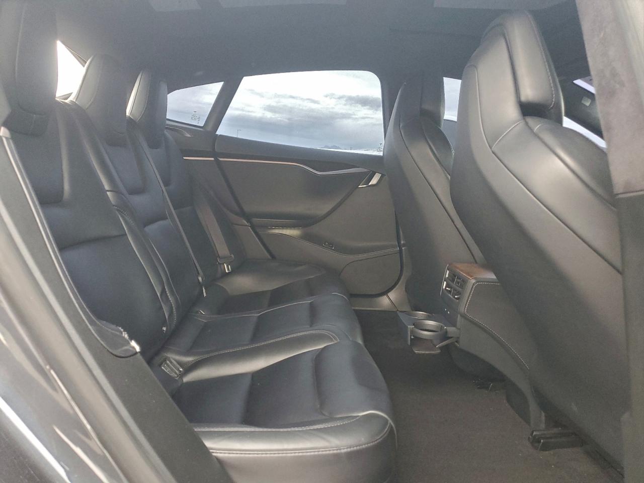 Tesla Model S Image 10