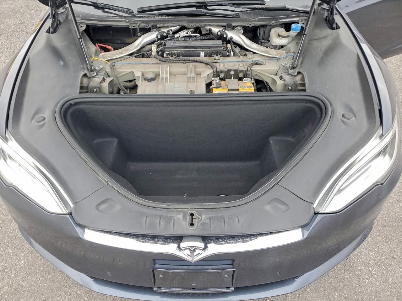 Tesla Model S Image 8