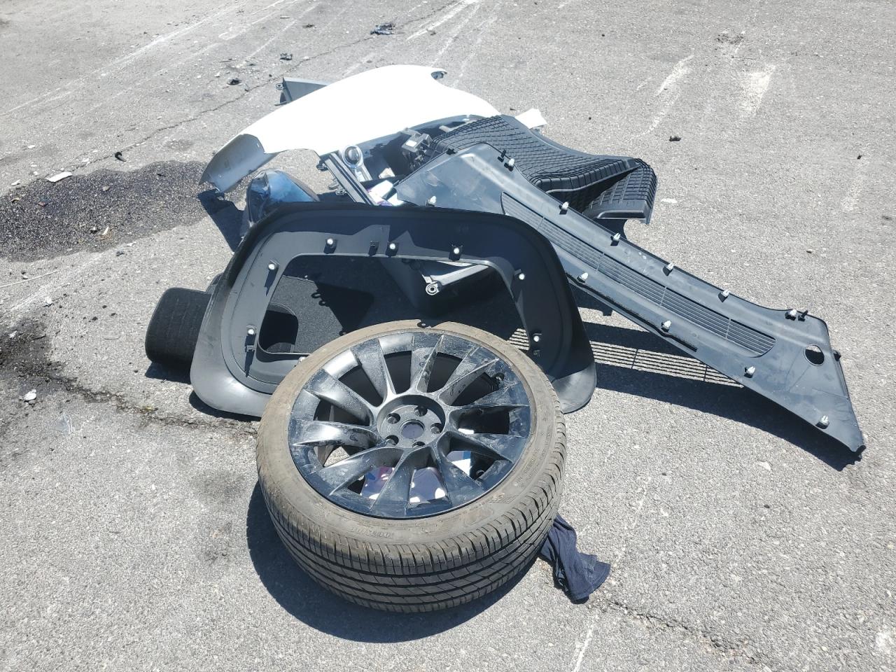 Tesla Model Y Image 8