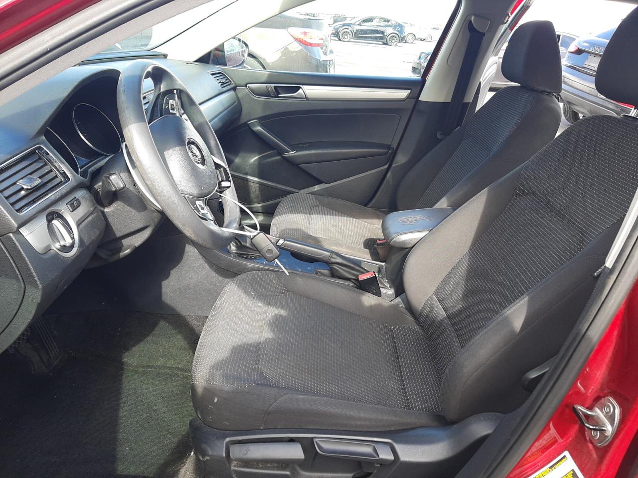 Volkswagen Passat S Image 5