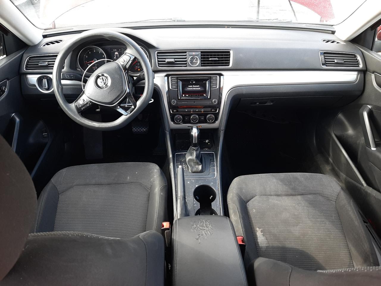 Volkswagen Passat S Image 6