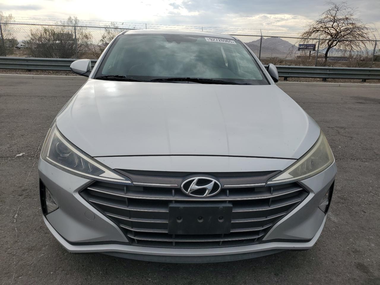 Hyundai ELANTRA Sel Image 12