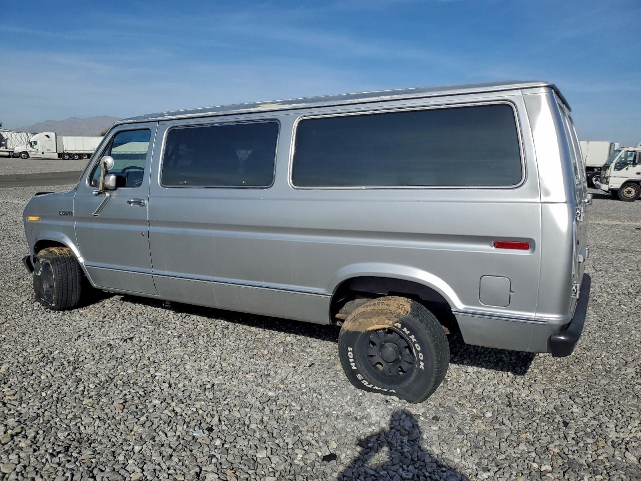 Ford Econoline E150 Van Image 7
