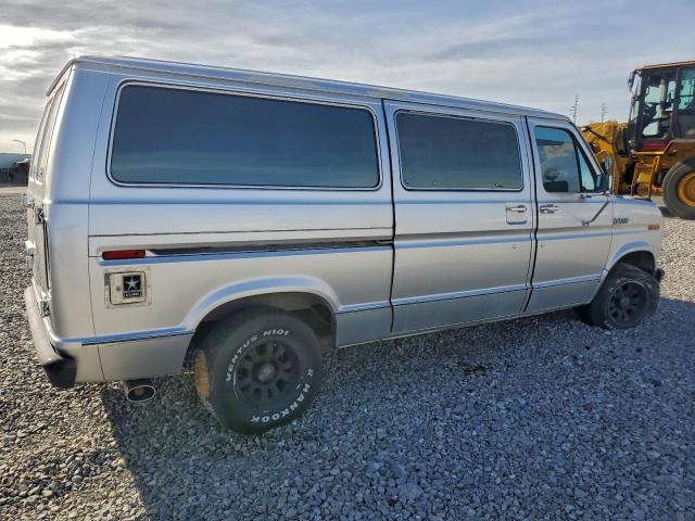 Ford Econoline E150 Van Image 4