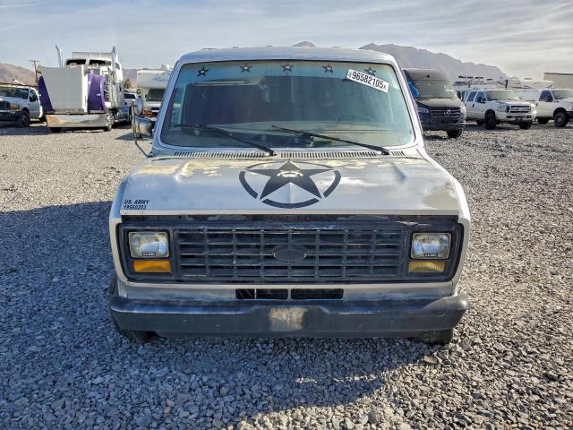 Ford Econoline E150 Van Image 9