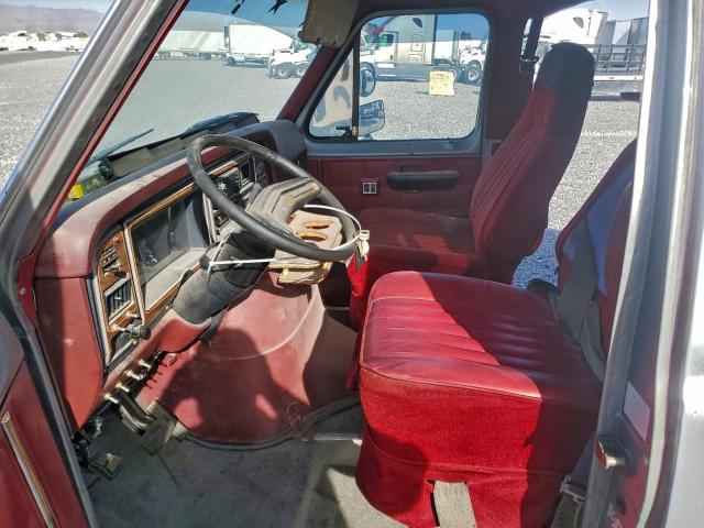 Ford Econoline E150 Van Image 8