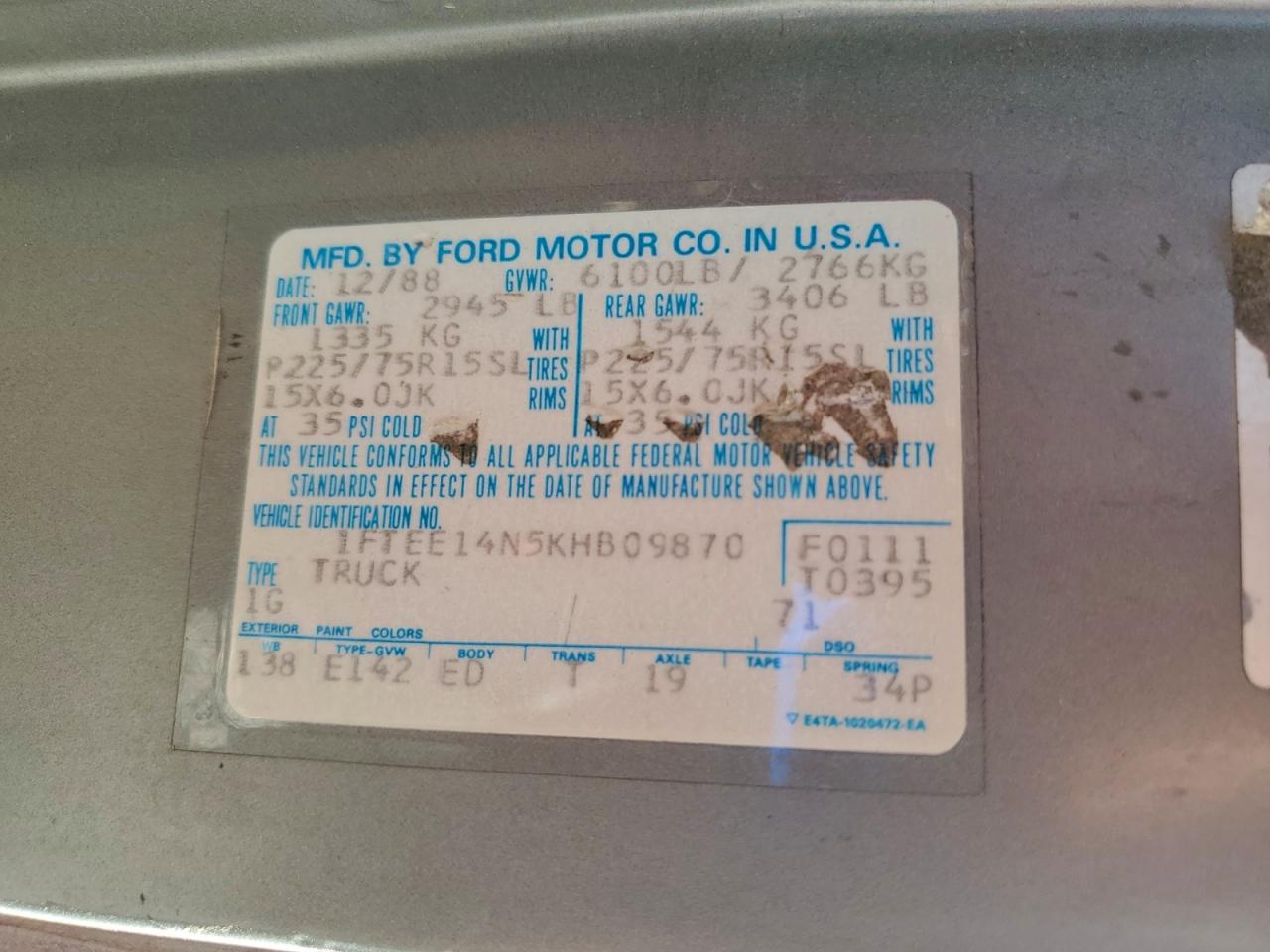 Ford Econoline E150 Van Image 2