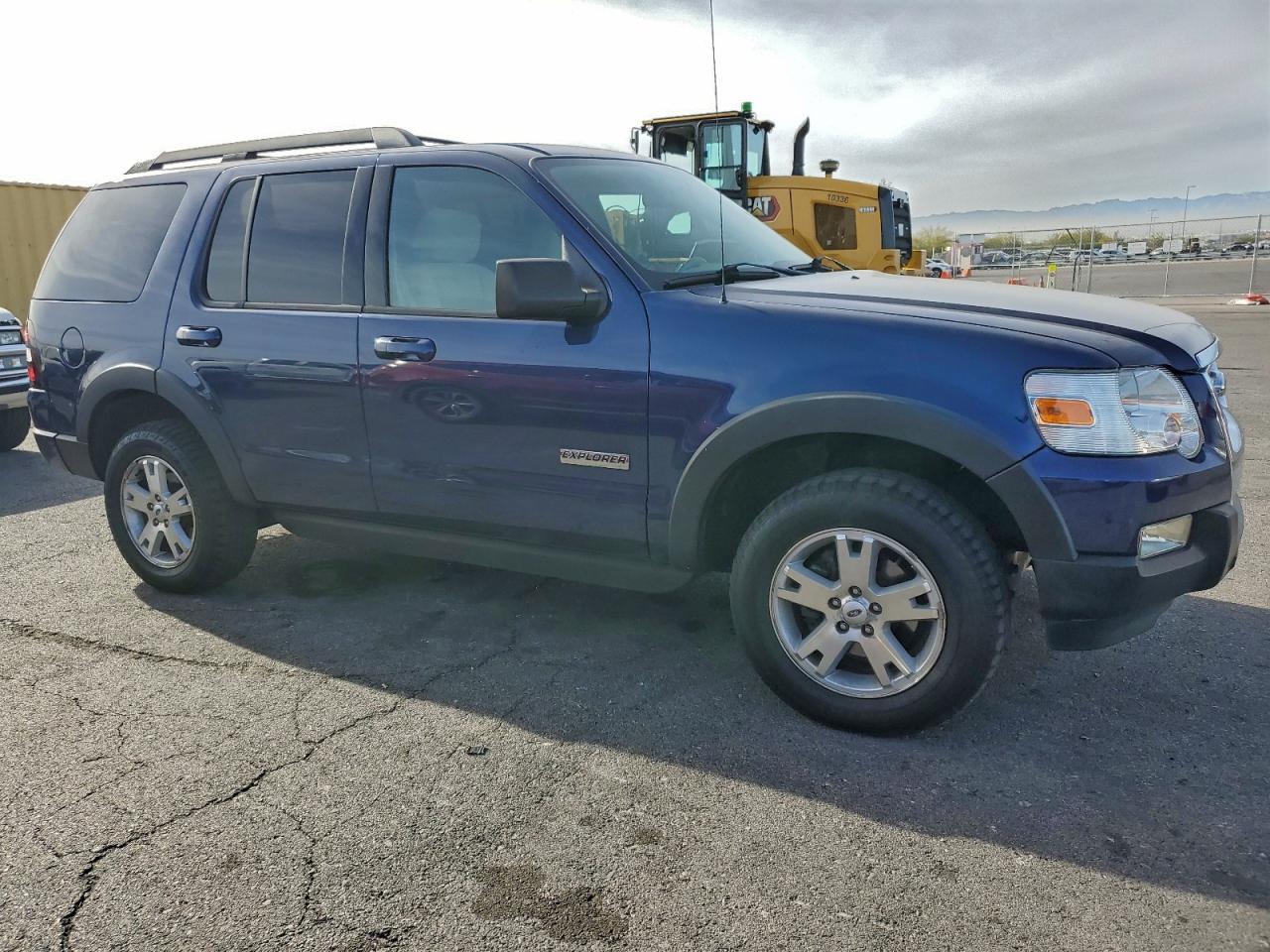 Ford Explorer Xlt Image 3