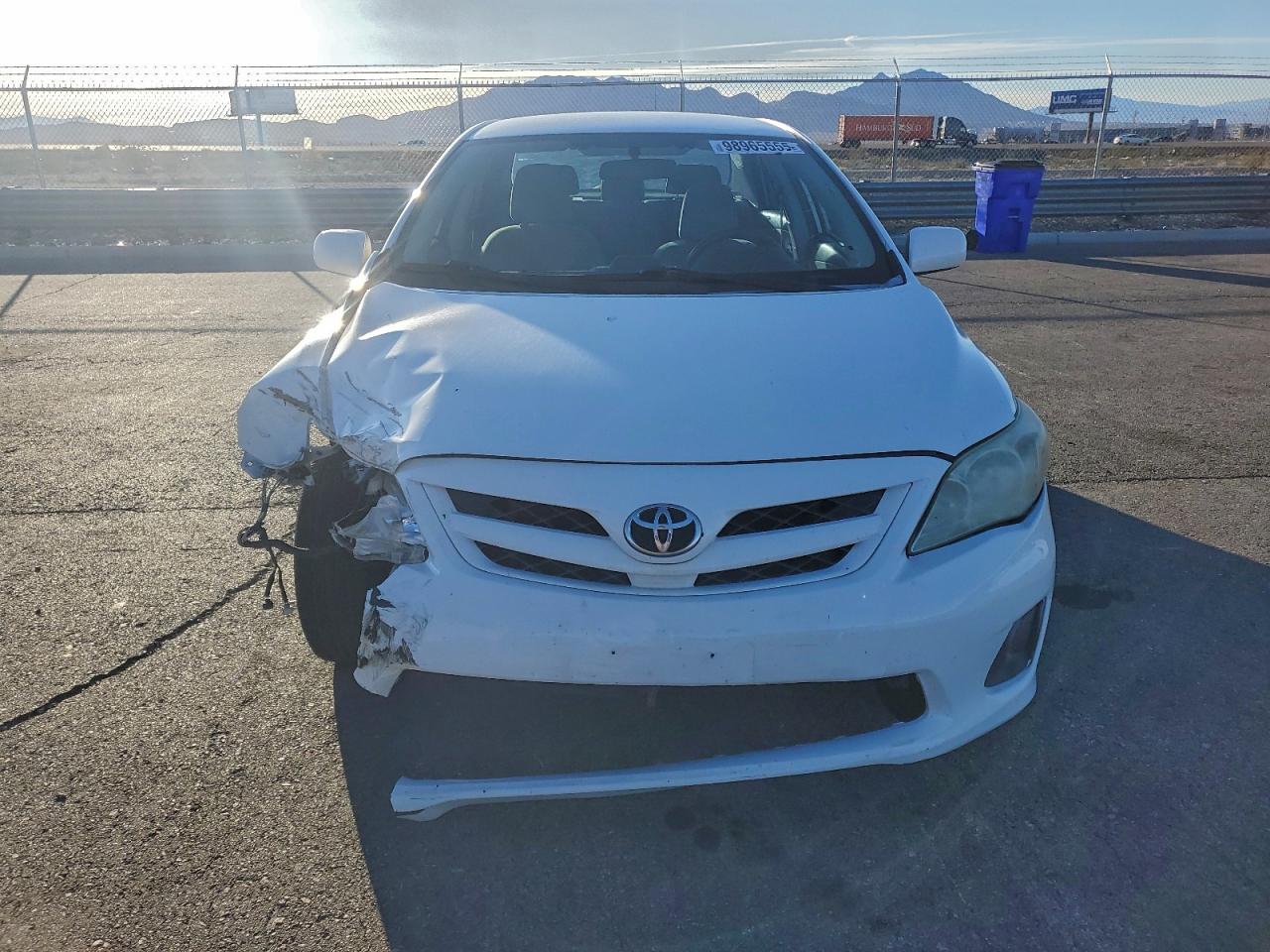 Toyota Corolla Base Image 7