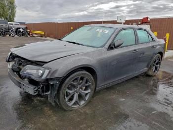  Salvage Chrysler 300