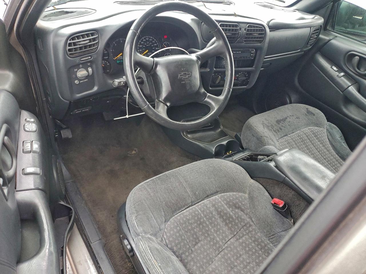 Chevrolet Blazer Image 2