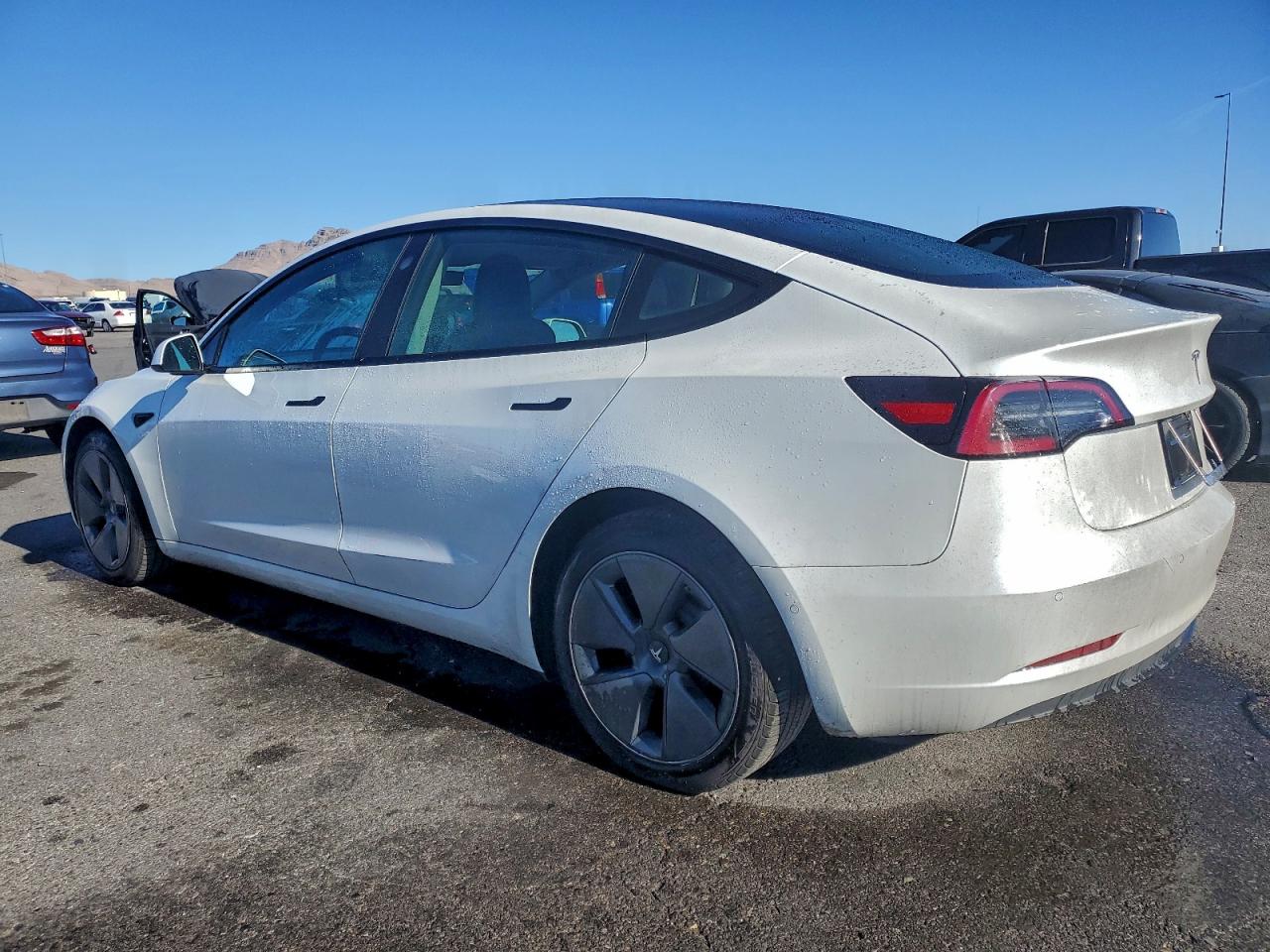 Tesla Model 3 Image 8