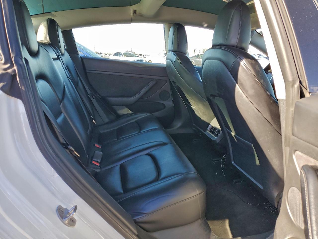 Tesla Model 3 Image 9