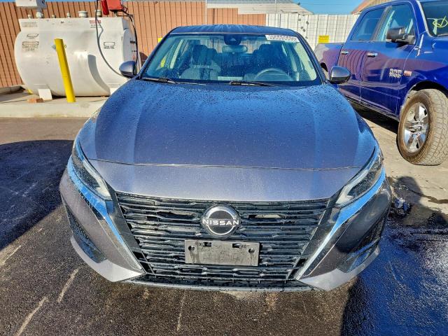 Nissan Altima S Image 3