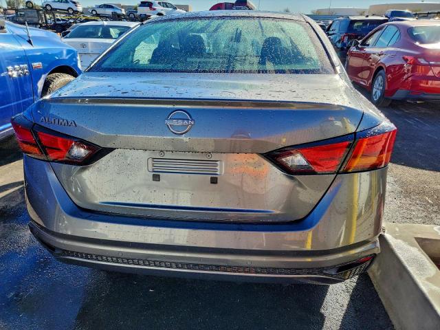 Nissan Altima S Image 4