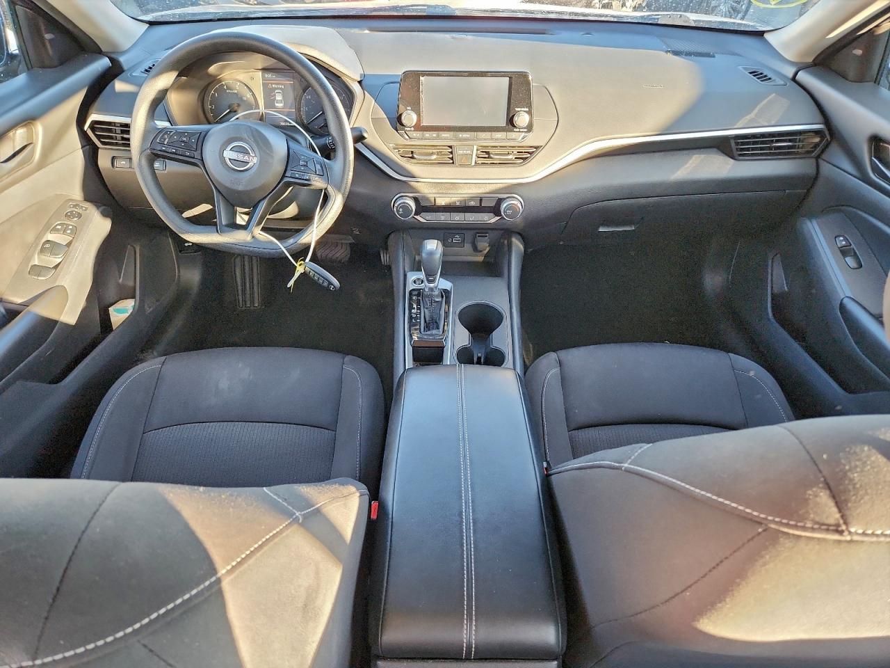 Nissan Altima S Image 10