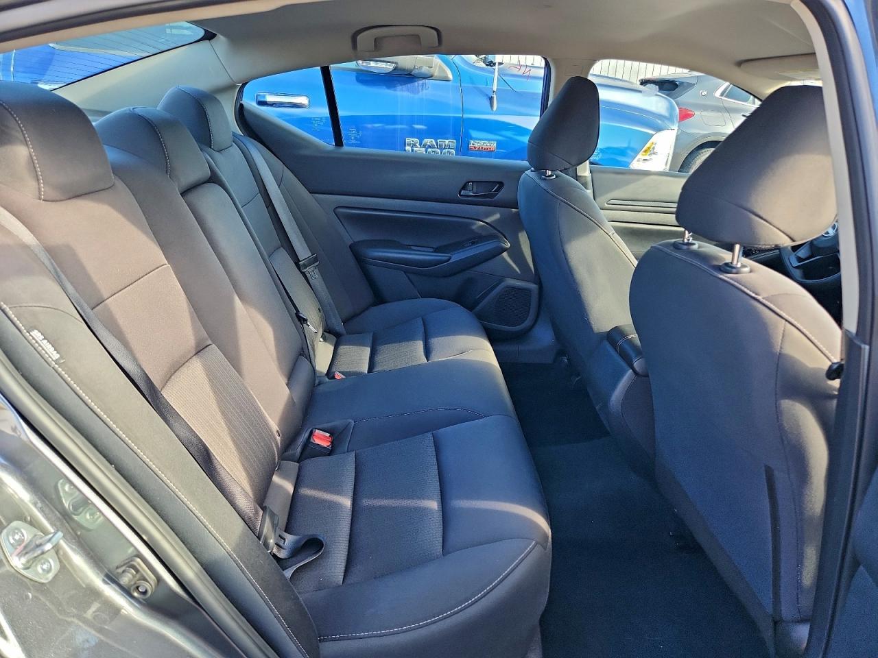 Nissan Altima S Image 8