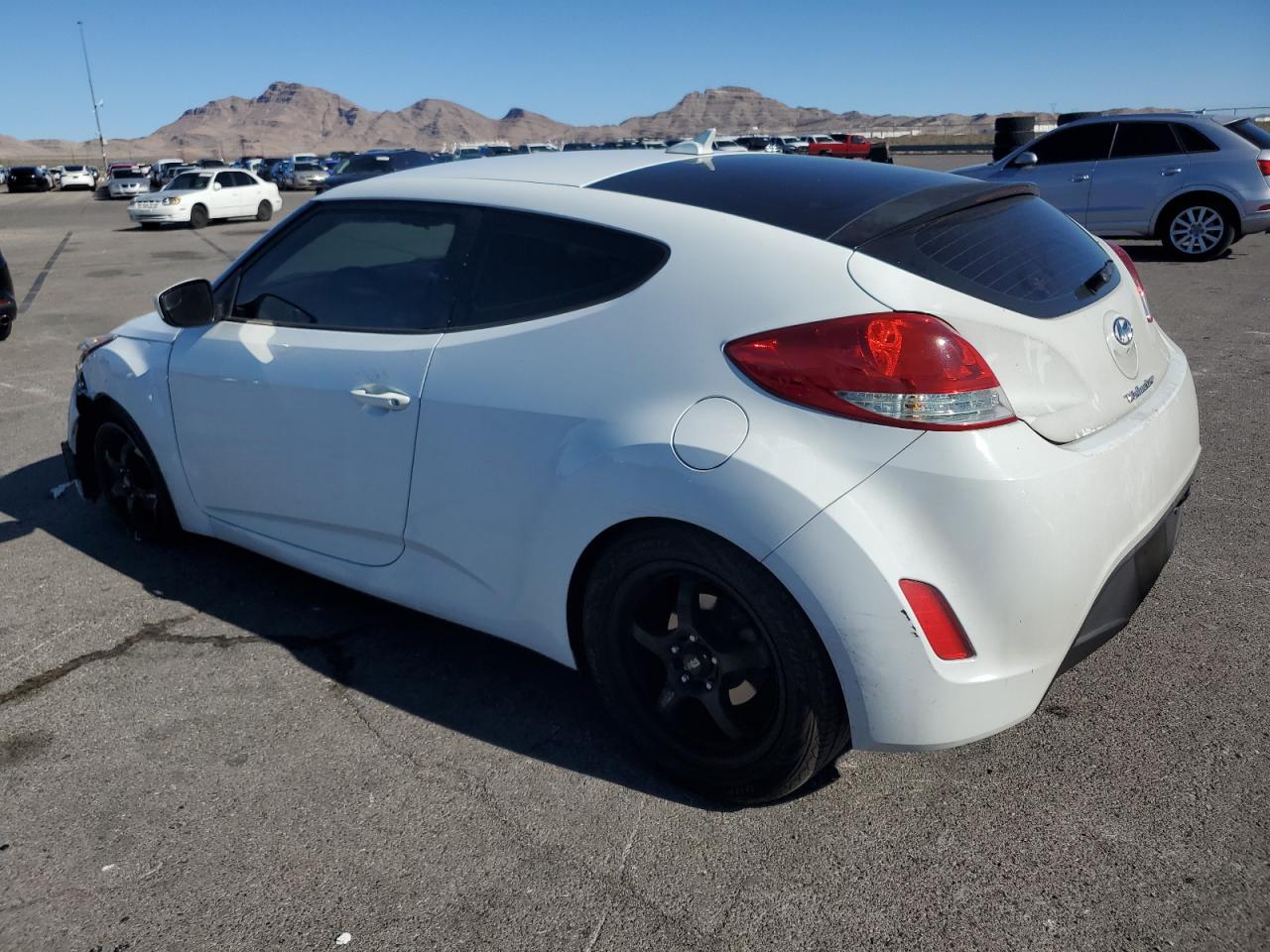 Hyundai VELOSTER Image 10