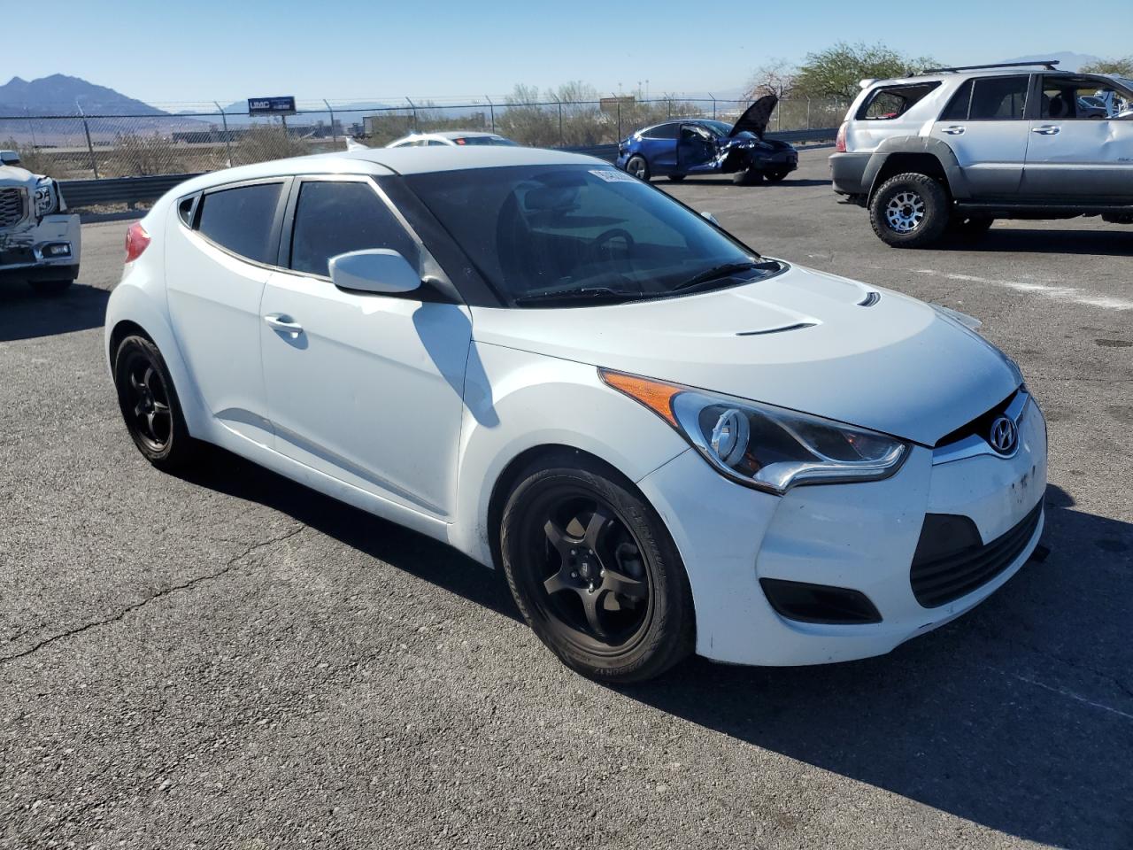 Hyundai VELOSTER Image 3