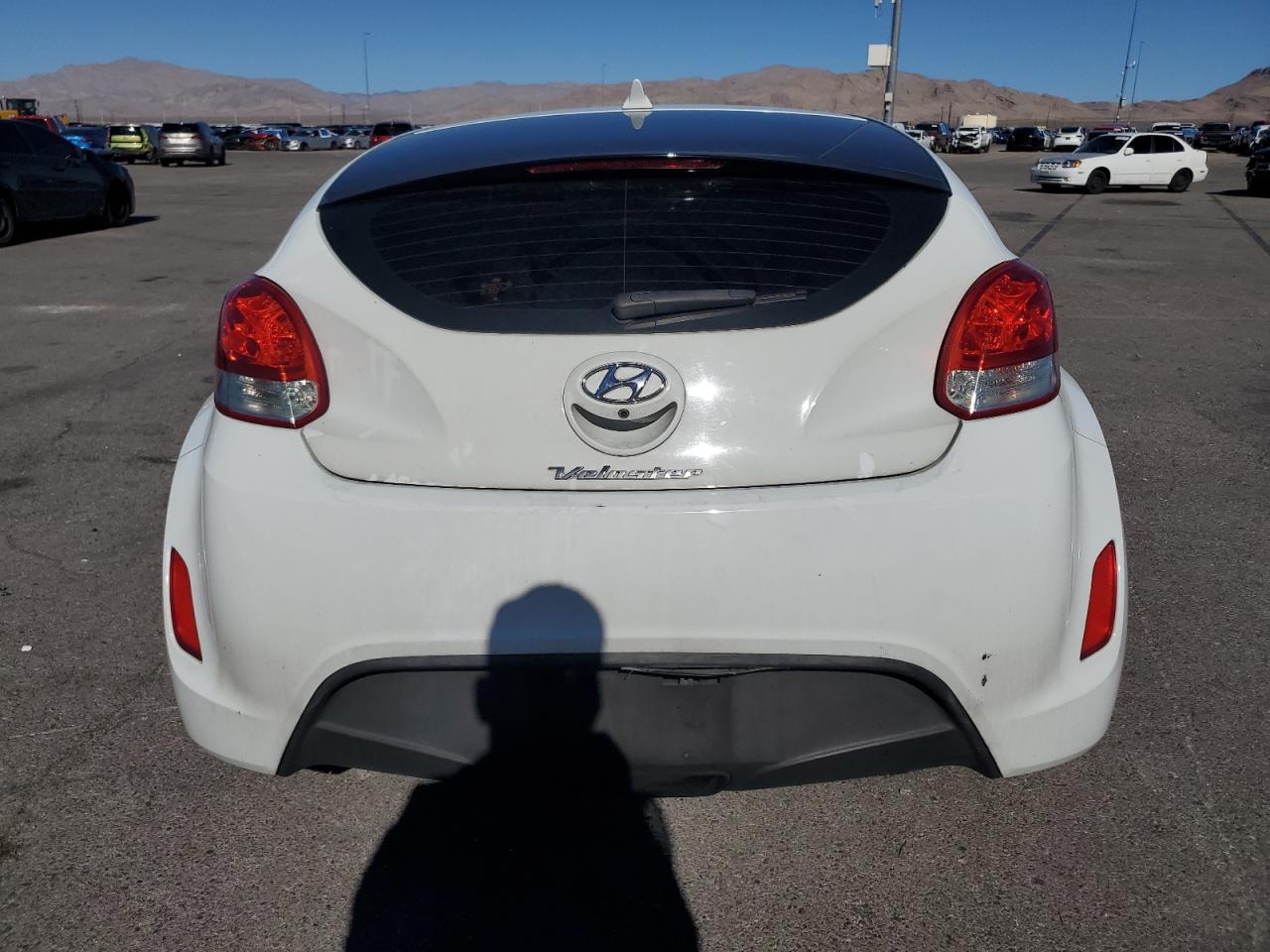Hyundai VELOSTER Image 9