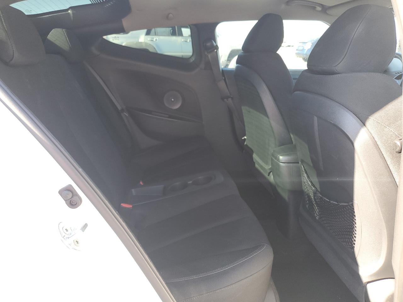 Hyundai VELOSTER Image 6