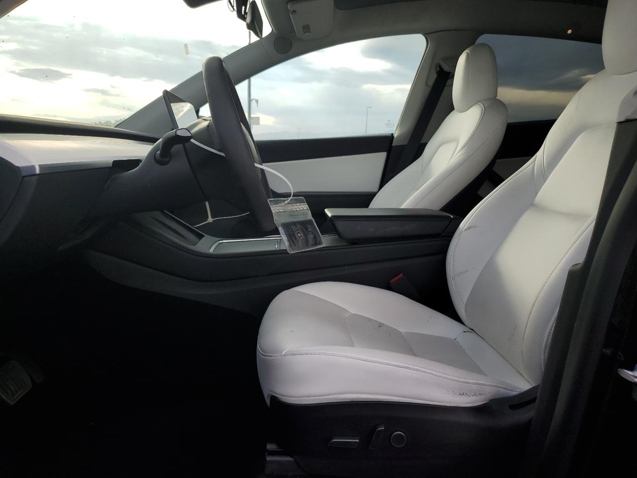 Tesla Model Y Image 9