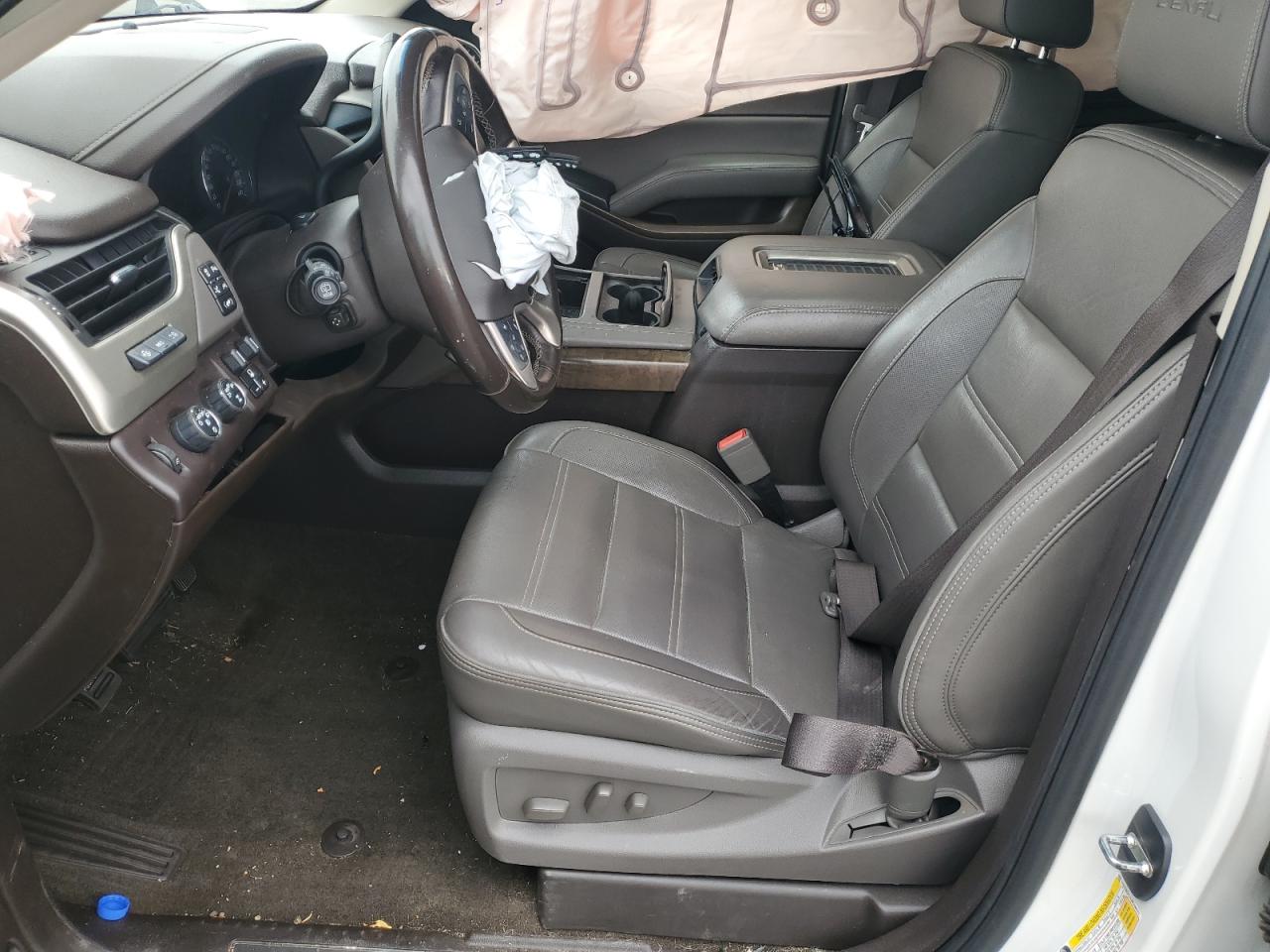 GMC Yukon Denali Image 7