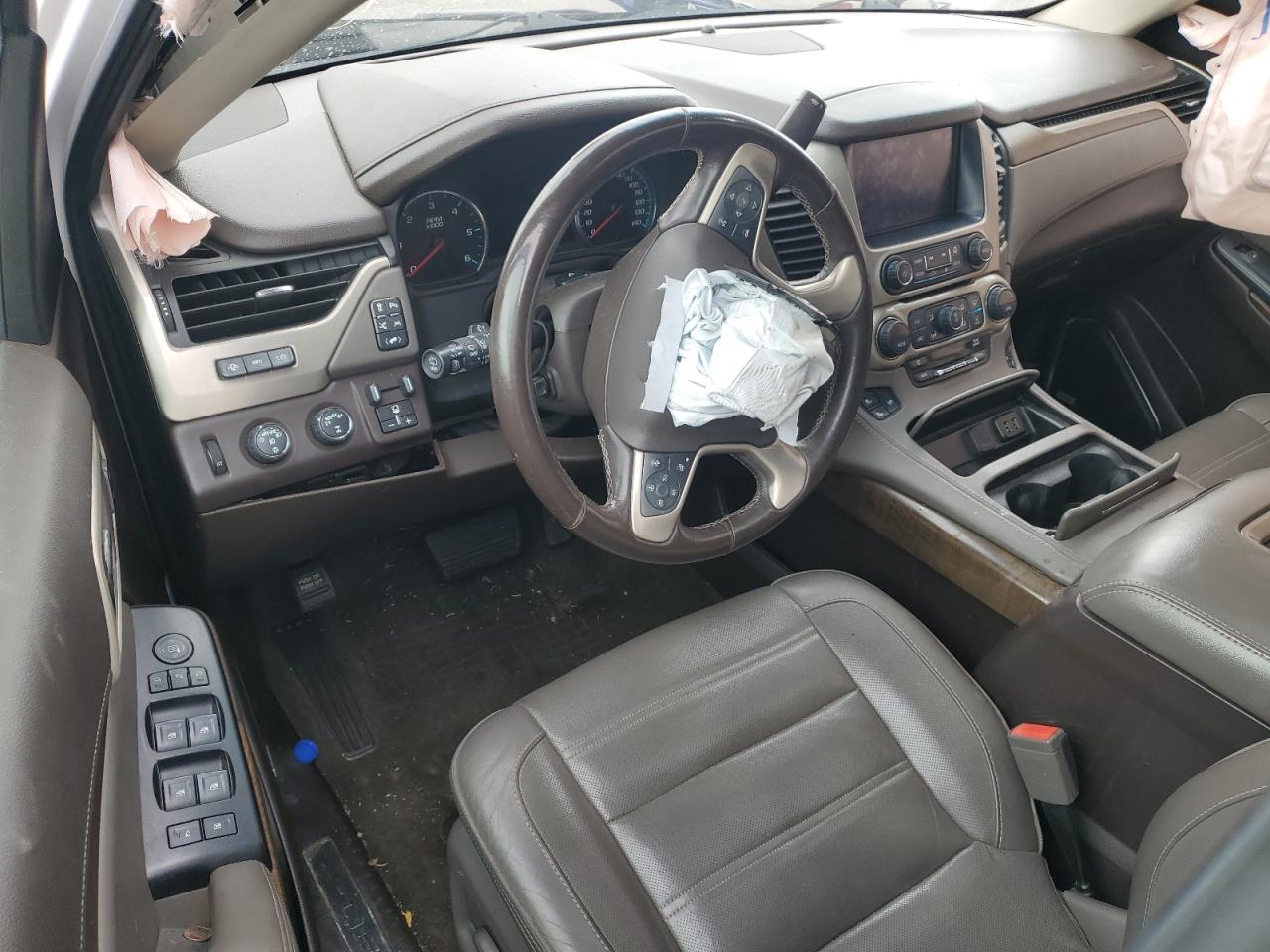 GMC Yukon Denali Image 6