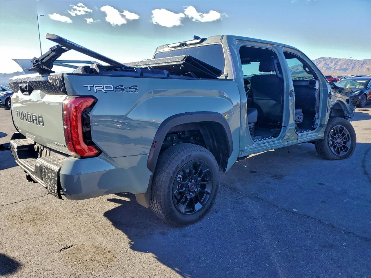 Toyota Tundra Crewmax Limited Image 3