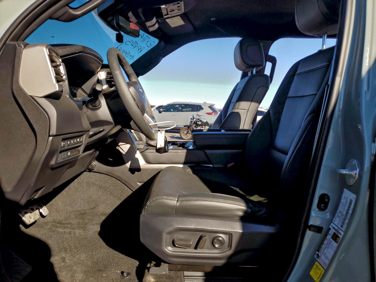 Toyota Tundra Crewmax Limited Image 7