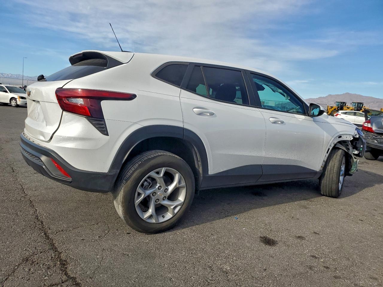 Chevrolet Trax Ls Image 2