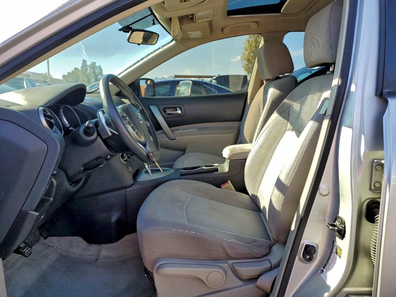 Nissan Rogue S Image 2