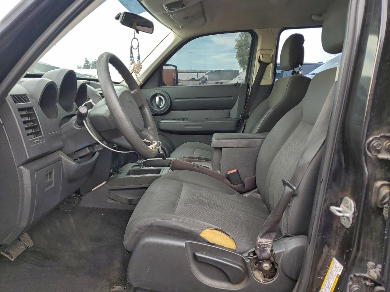 Dodge Nitro Se Image 11