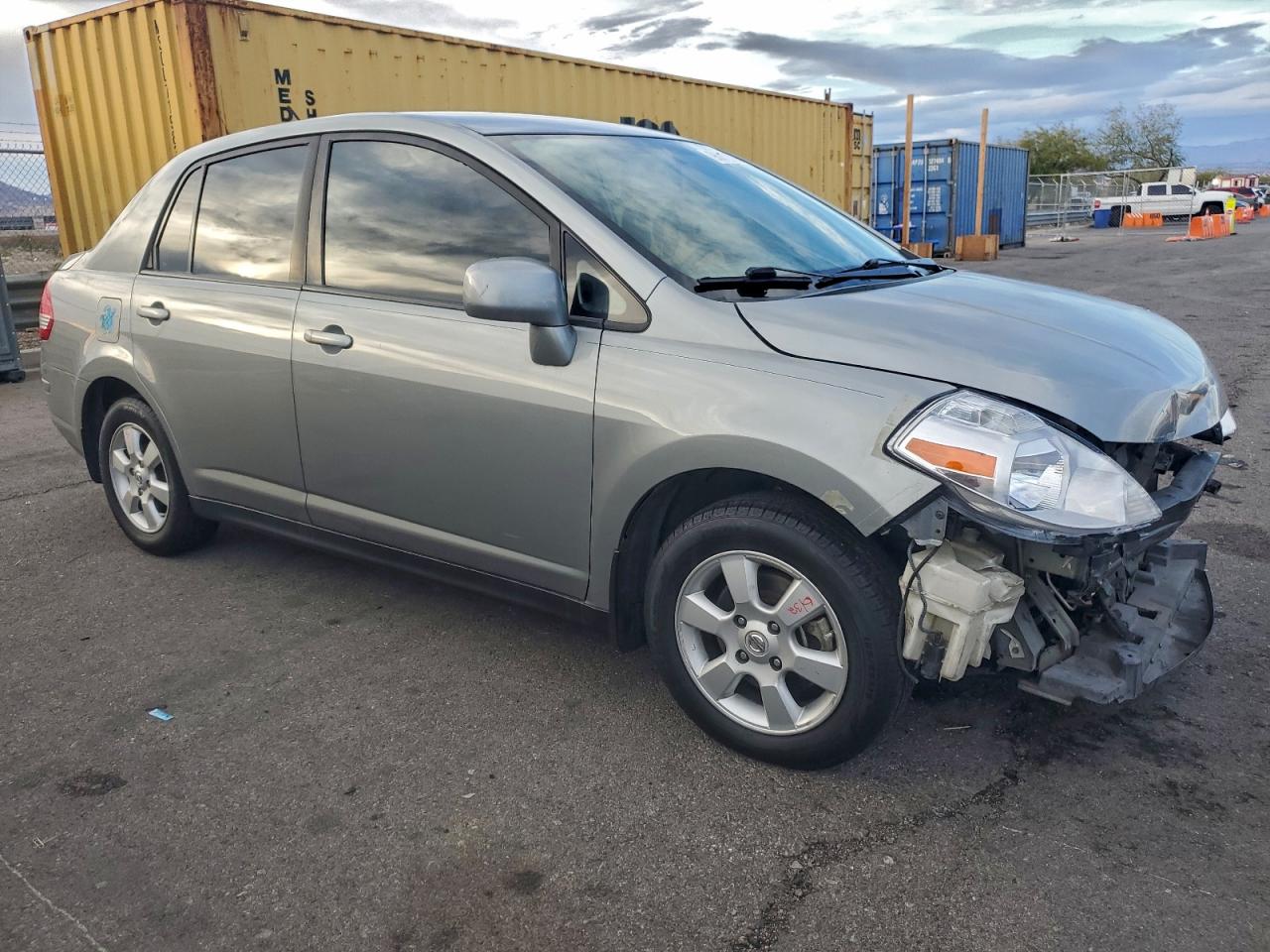 Nissan Versa S Image 13