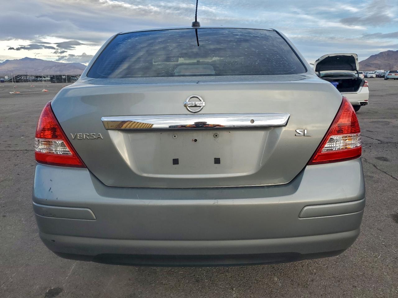 Nissan Versa S Image 9