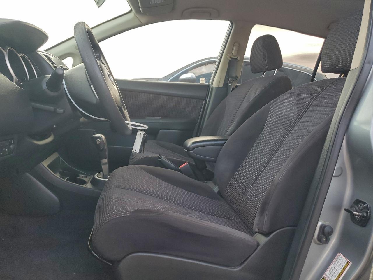 Nissan Versa S Image 5