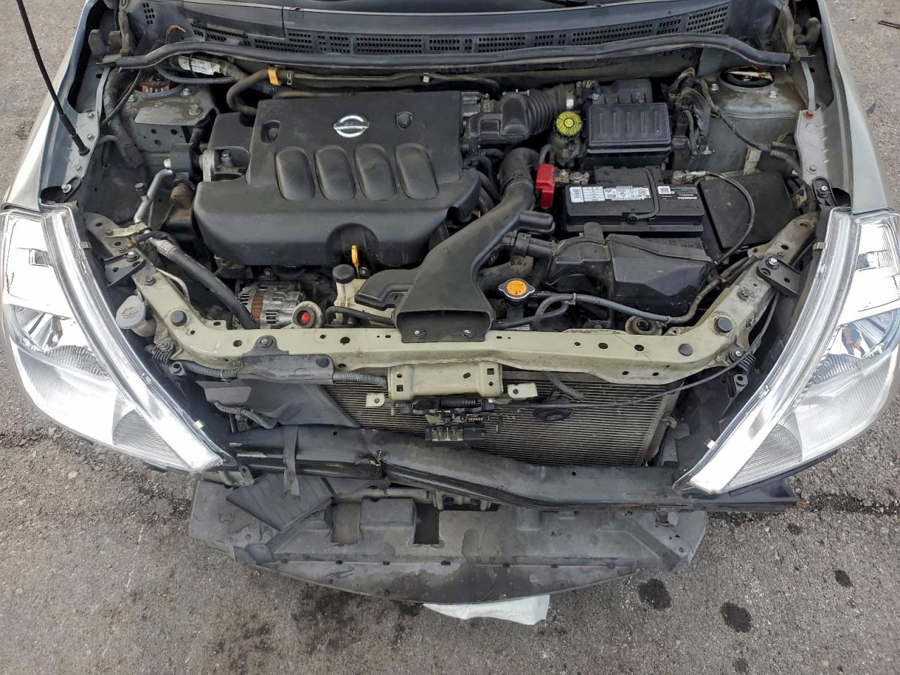 Nissan Versa S Image 6