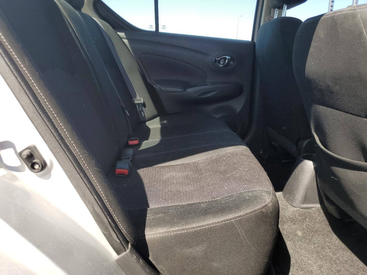 Nissan Versa S Image 12