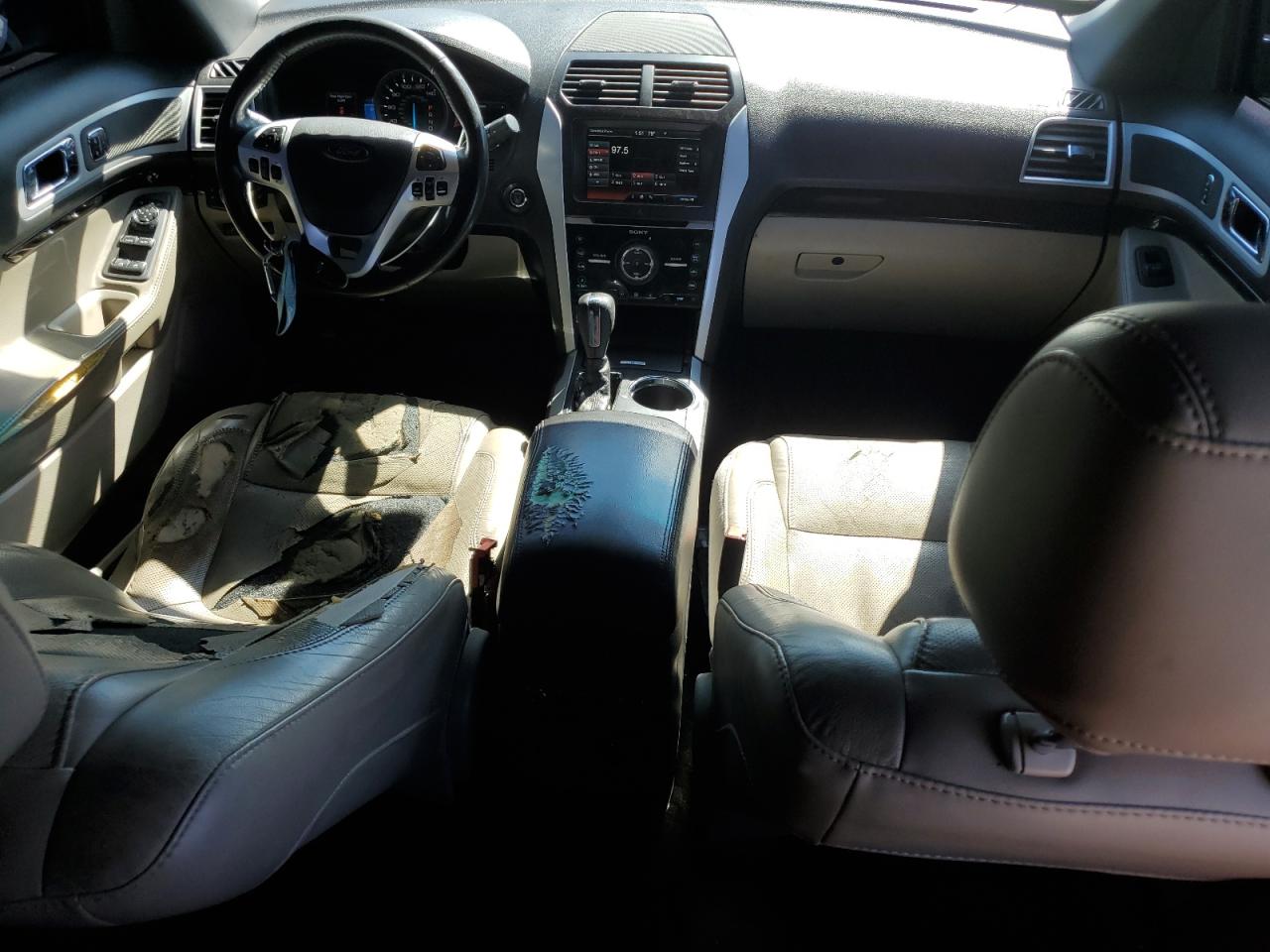 Ford Explorer Limited Image 11