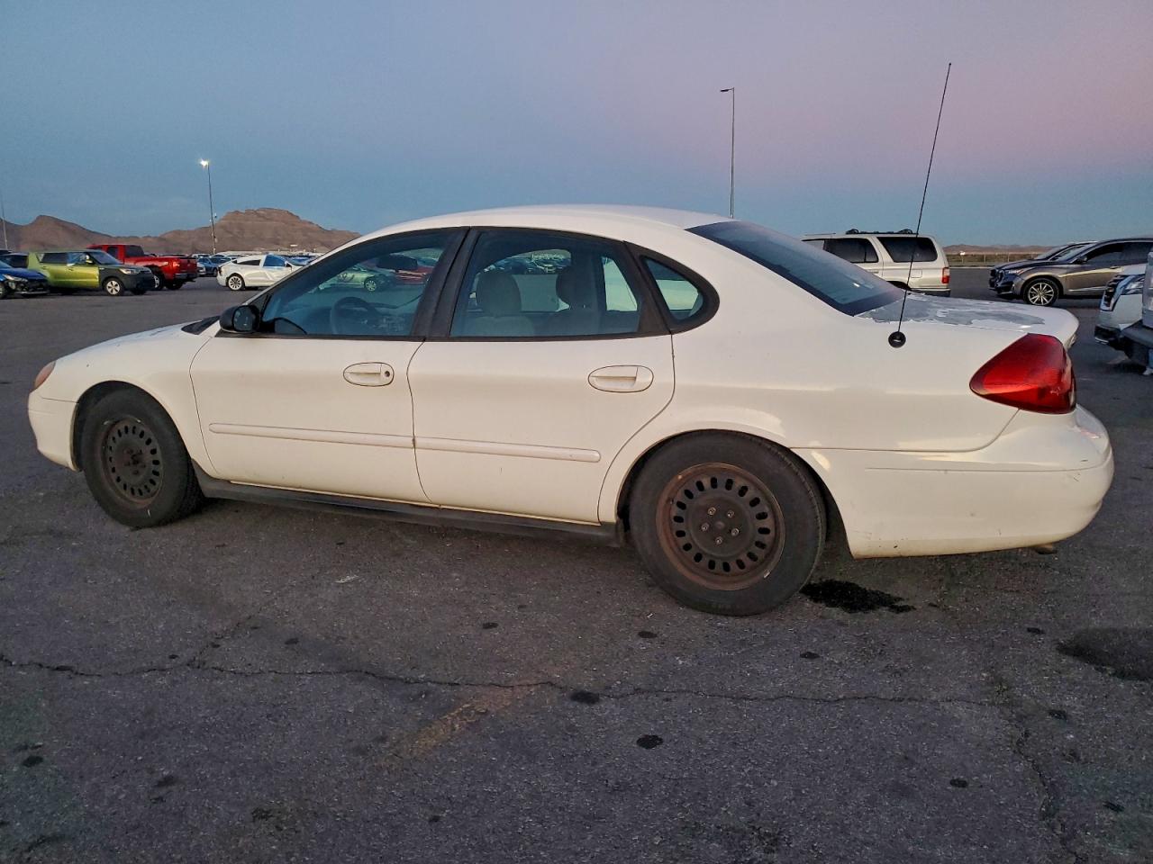 Ford Taurus Lx Image 2