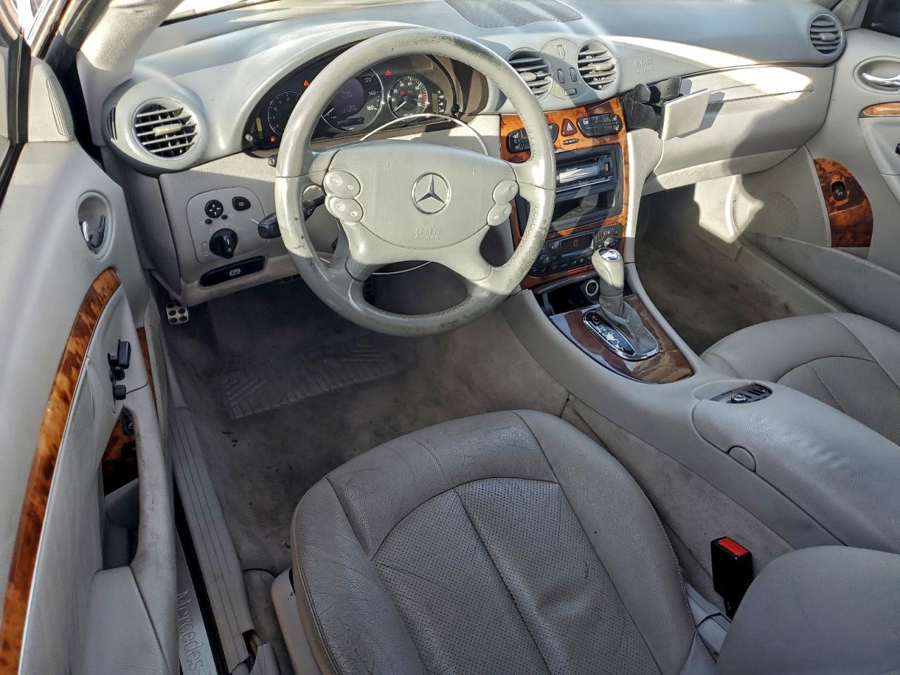 Mercedes-Benz Clk-class 320c Image 10