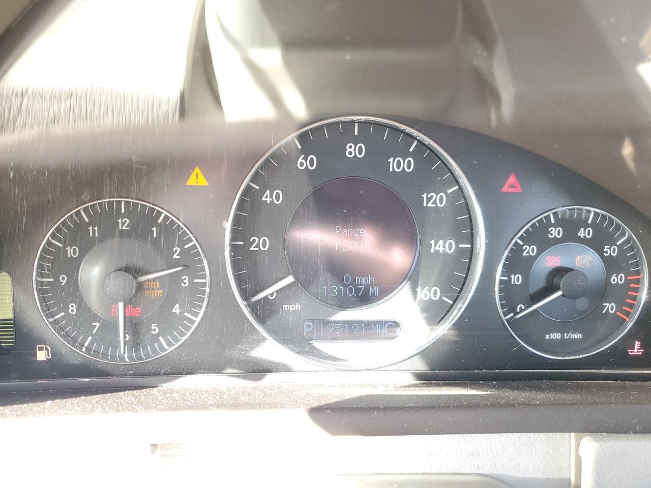 Mercedes-Benz Clk-class 320c Image 8